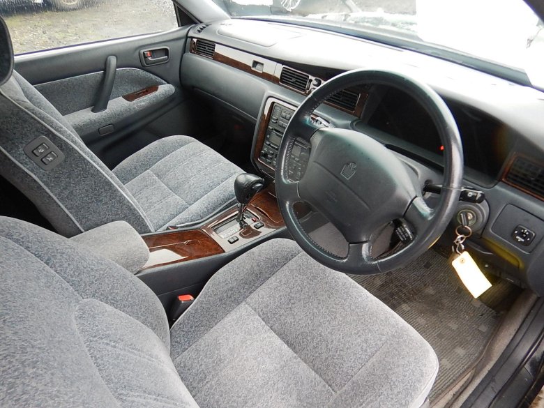 Toyota crown majesta 1995 салон