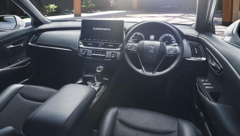 Тойота краун 2021