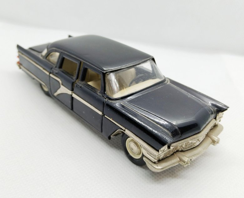 Газ-13 чайка 1:43 агат