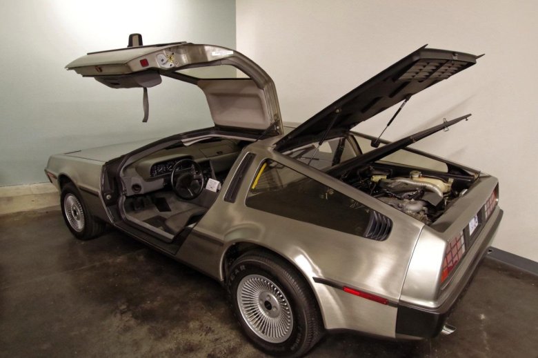 Delorean dmc-12
