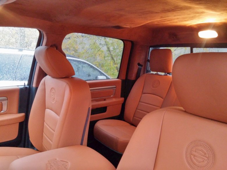 Dodge ram салон