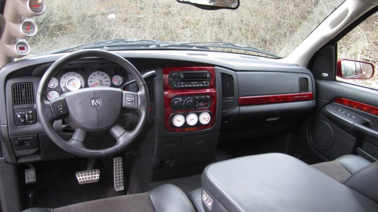 Dodge ram 2002 салон
