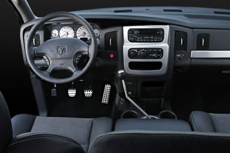 Dodge ram 2005 салон