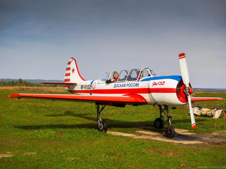 Пилотажный самолет як 52