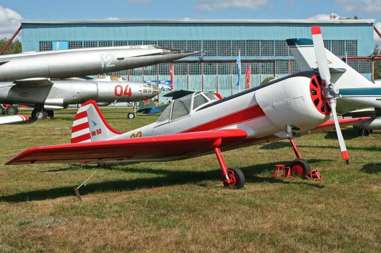 Самолет як 18