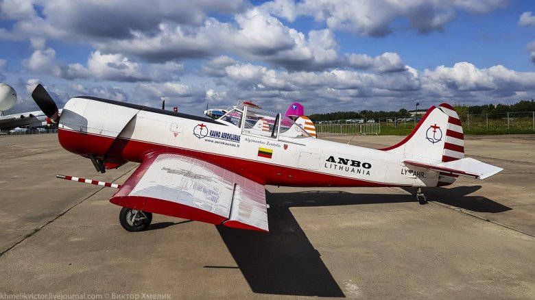 Учебный самолет як 52