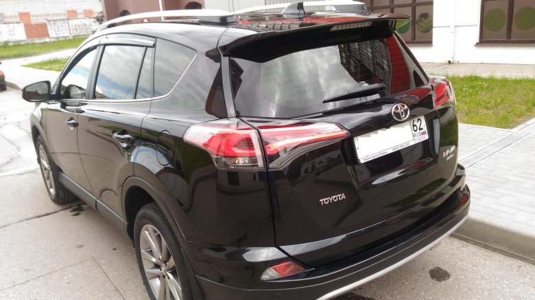 Тойота рав 4 2022 черный