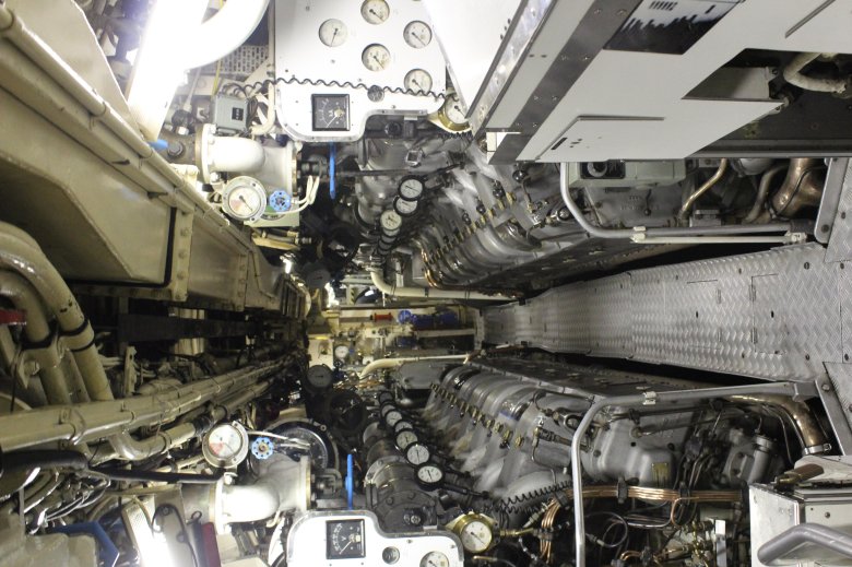 Внутри подводной лодки наутилус