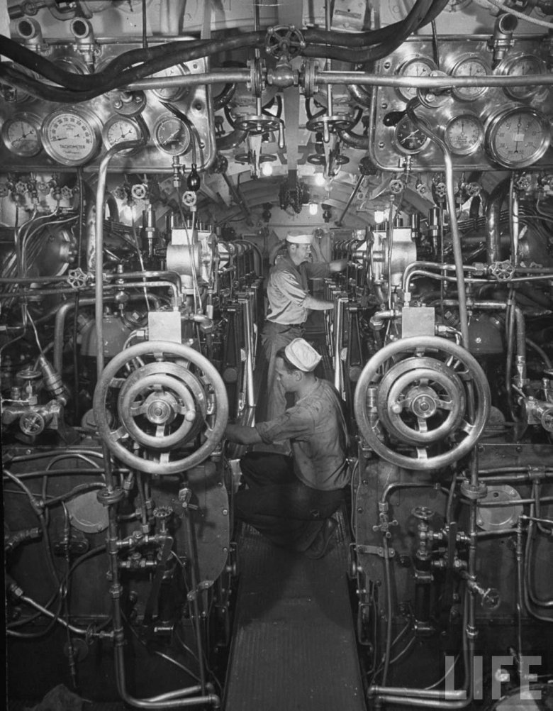 Двигатель подводной лодки