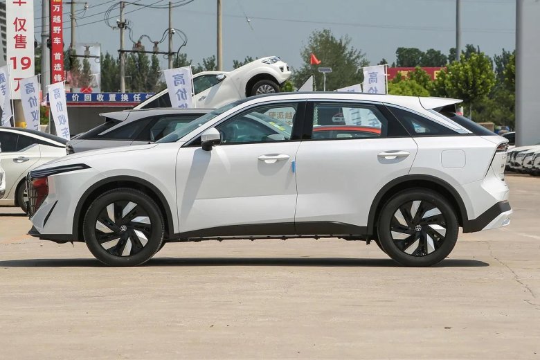 Китайский электро кроссовер