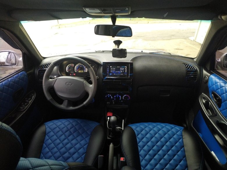 Hyundai accent 2005 салон