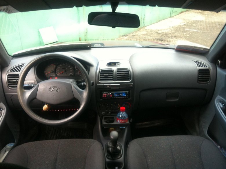 Hyundai accent 2008 салон