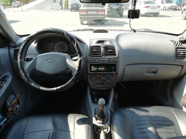Hyundai accent 2008 салон