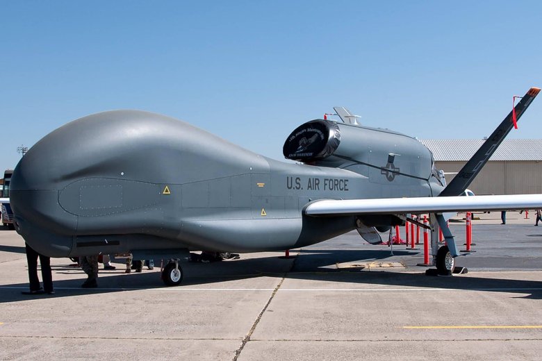 Global hawk беспилотник
