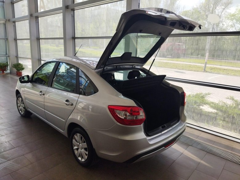 Лада гранта лифтбек 2022 серебристый