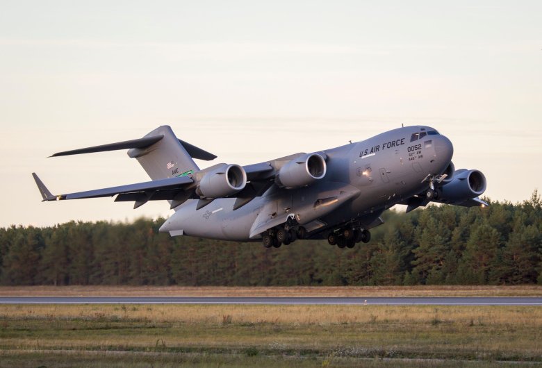 Boeing c-17 globemaster iii