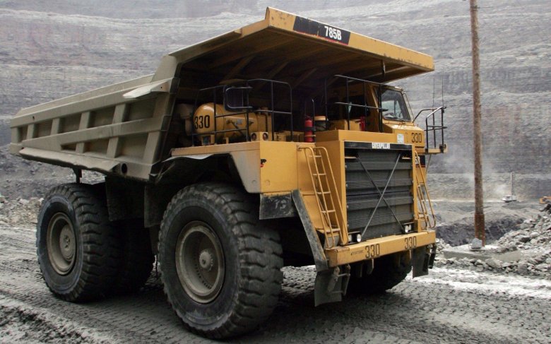 Карьерный самосвал катерпиллер