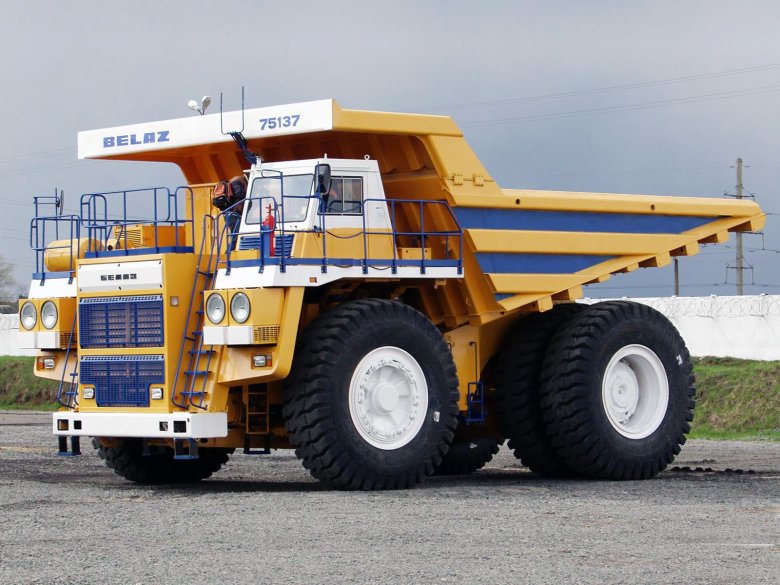 Белаз карьерный самосвал