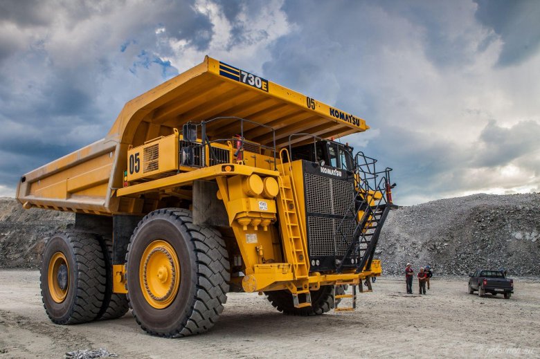 Автосамосвал komatsu 730e