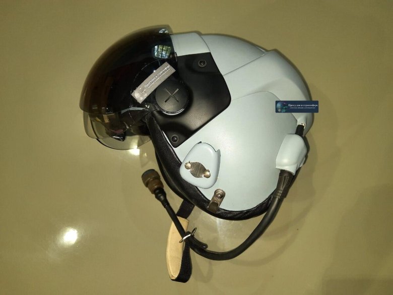 Авиационный шлем