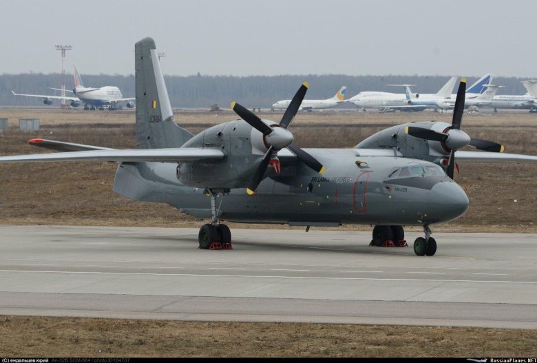 Ан 26 военно транспортный самолёт
