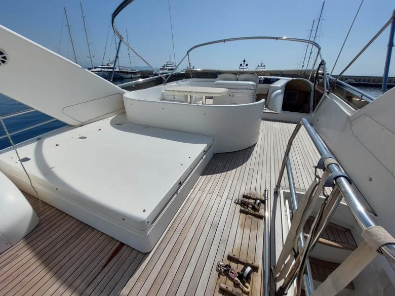 Моторная яхта larson 370 cabrio