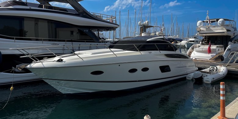 Яхта princess v48 open