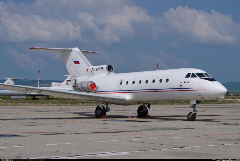 Самолет як 40