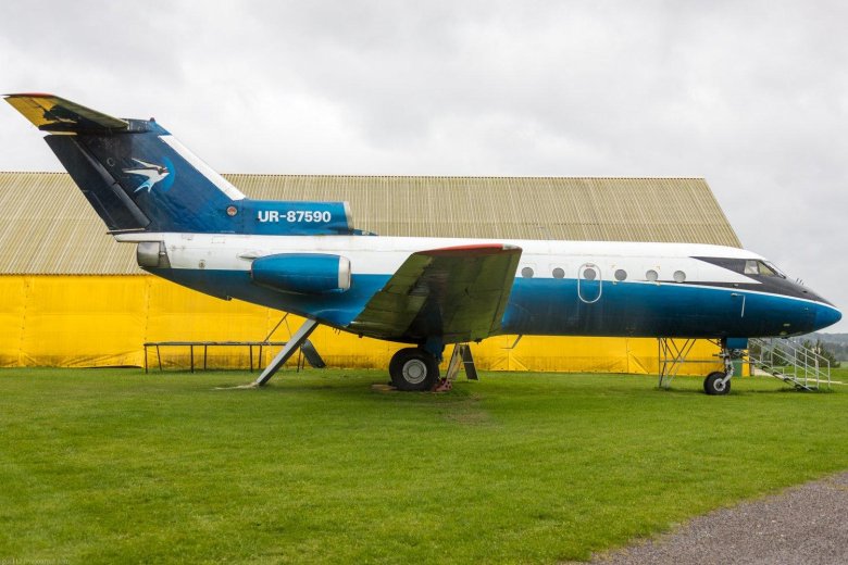 Як 40 пассажирский самолет