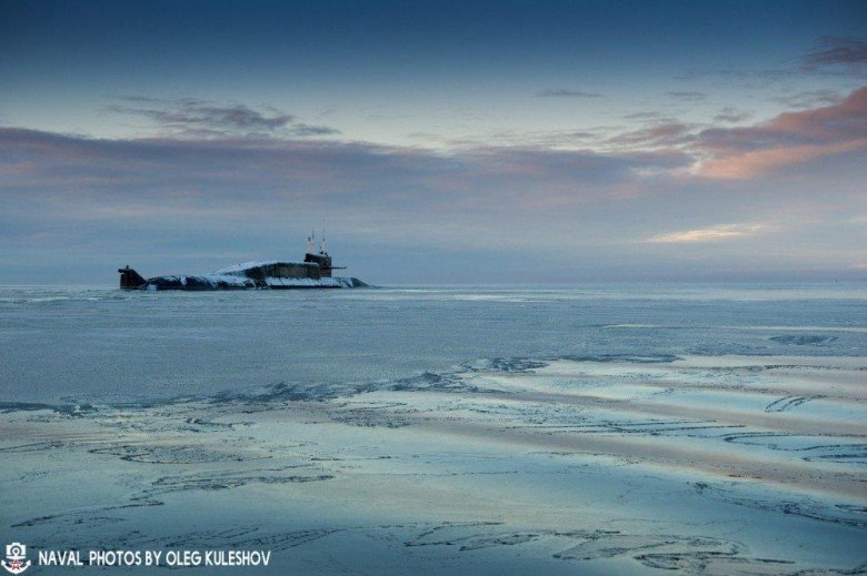 Всплытие подводной лодки на северном полюсе