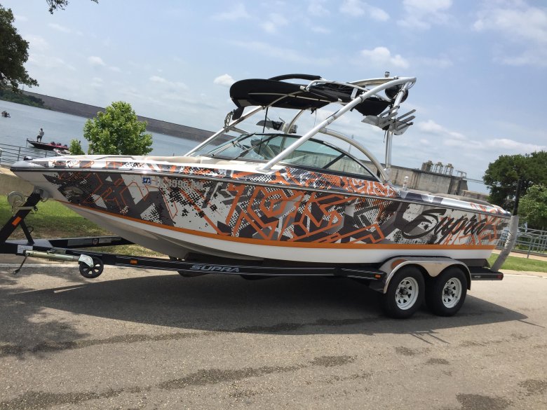 Наклейка на катер