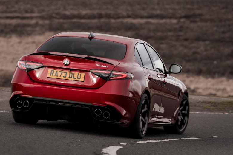 Альфа ромео giulia quadrifoglio