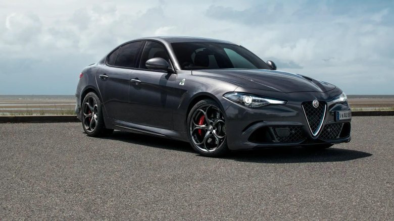 Alfa romeo giulia черная