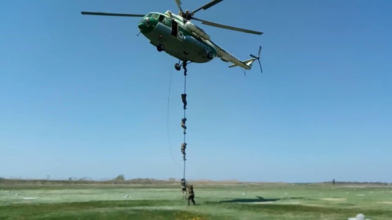 Беспарашютное десантирование с вертолета ми-8