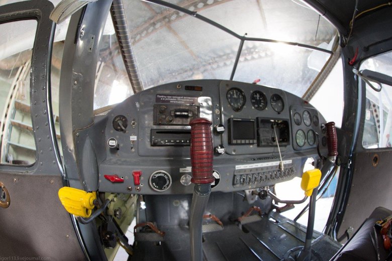 Як 12 кабина