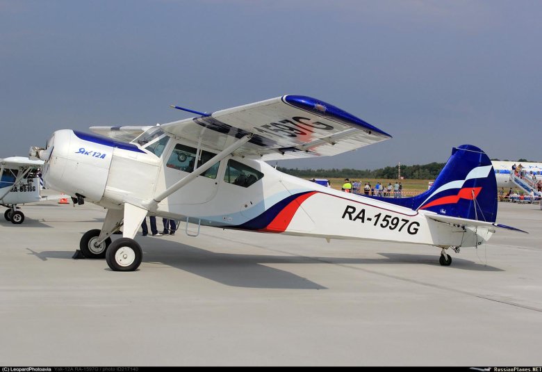 Самолет як 12