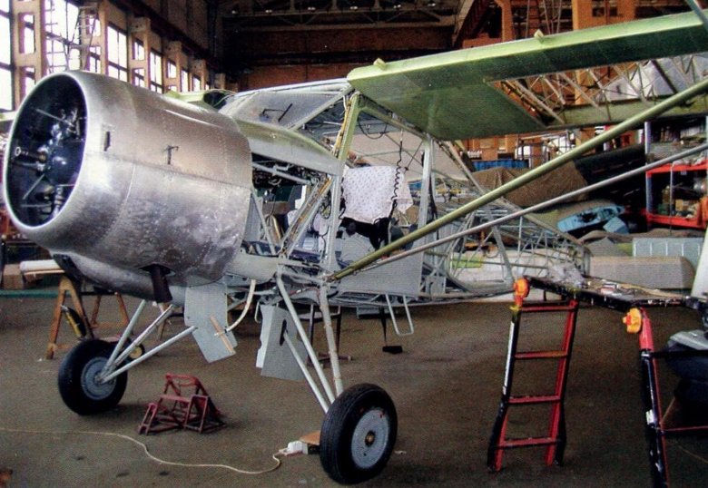 Двухместный самолет