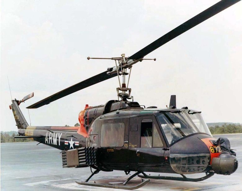 Вертолёт bell uh-1 iroquois