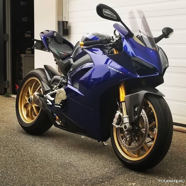 Мотоцикл суперспорт
