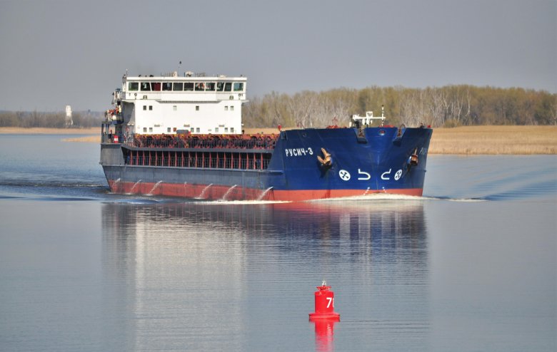 Грузовой теплоход