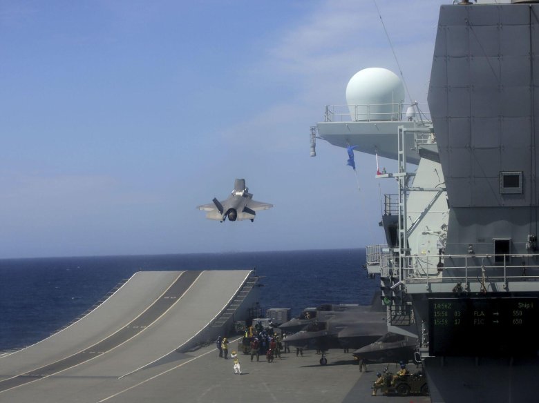 Истребитель f-35 на авианосце «hms queen elizabeth»