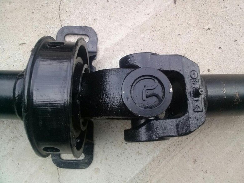 Карданный вал с двойной крестовиной на уаз