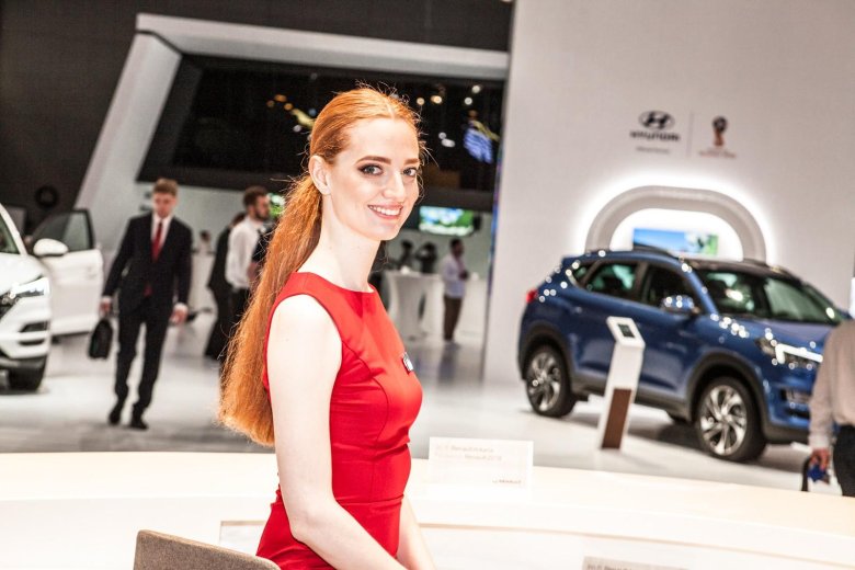 Девушки автосалона в москве