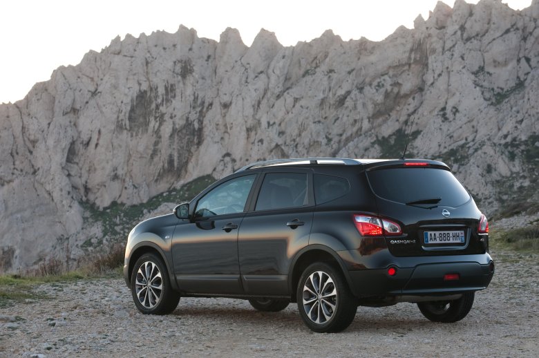 Nissan qashqai +2 2012