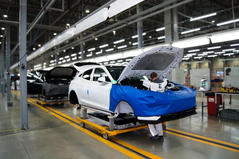 Автомобиль evolute