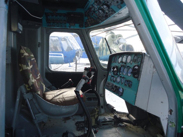 Кабина вертолета ми-2
