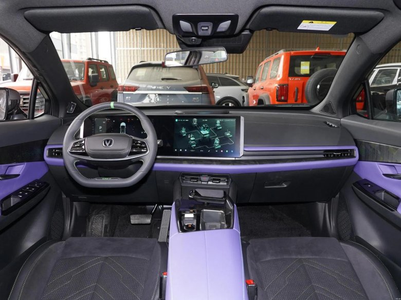 Changan uni v салон