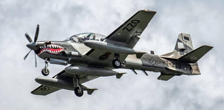 Emb-314 super tucano штурмовик-истребитель