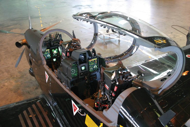 Emb-312 super tucano