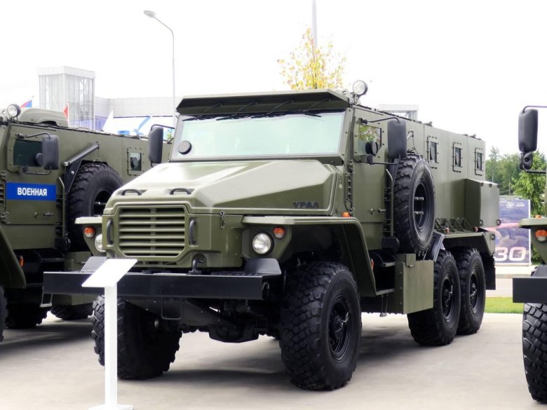 Урал военный бронированный